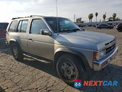 Czwarte zdjęcie samochodu z boku: 1993 NISSAN PATHFINDER XE VIN:JN8HD17Y9PW137460 - miniatura