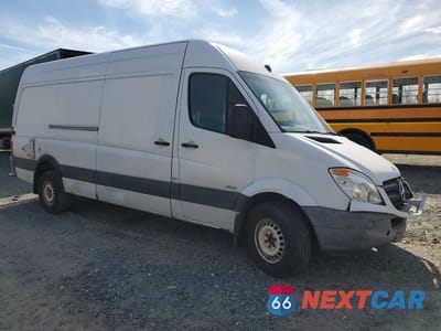Czwarte zdjęcie samochodu z boku: 2011 MERCEDES BENZ SPRINTER 2500 DELIVERY VAN VIN:WD3PE8CBXB5588601 - miniatura