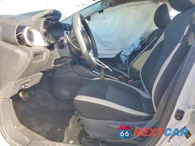 Zdjęcie 7 z 12 samochodu: 2021 NISSAN VERSA SV VIN:3N1CN8EV3ML889096 - miniatura
