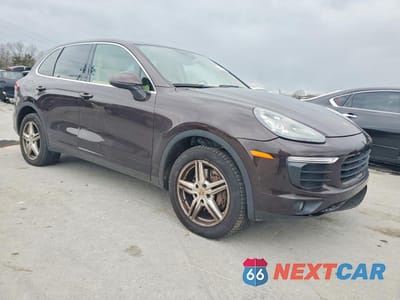 Czwarte zdjęcie samochodu z boku: 2016 PORSCHE CAYENNE VIN:WP1AA2A25GLA10933 - miniatura