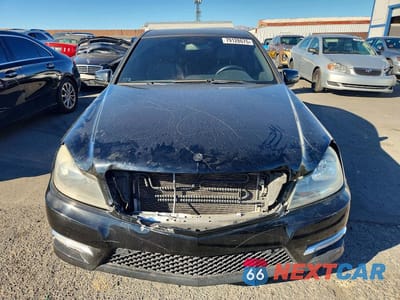 Piąte zdjęcie samochodu w środku: 2012 MERCEDES-BENZ C 250 VIN:WDDGF4HB2CA615843 - miniatura