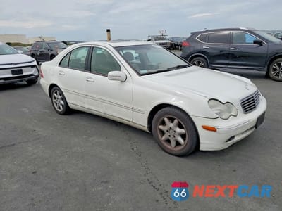 Czwarte zdjęcie samochodu z boku: 2004 MERCEDES-BENZ C 240 VIN:WDBRF61J34E017981 - miniatura