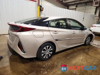 Trzecie zdjęcie samochodu z tyłu: 2021 TOYOTA PRIUS PRIME LIMITED VIN:JTDKAMFPXM3168945 - miniatura