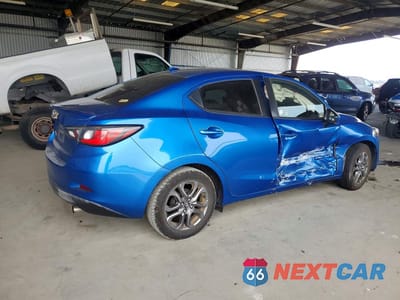 Trzecie zdjęcie samochodu z tyłu: 2019 TOYOTA YARIS LE VIN:3MYDLBYVXKY514372 - miniatura