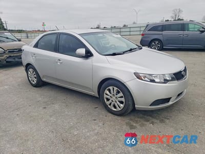 Czwarte zdjęcie samochodu z boku: 2010 KIA FORTE EX VIN:KNAFU4A29A5066697 - miniatura