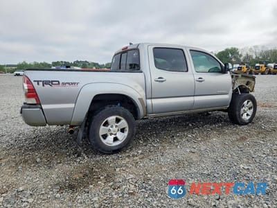 Trzecie zdjęcie samochodu z tyłu: 2015 TOYOTA TACOMA V6 VIN:3TMLU4EN9FM185846 - miniatura