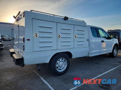 Trzecie zdjęcie samochodu z tyłu: 2018 FORD F150 SUPER CAB VIN:1FTFX1CG2JKE51523 - miniatura