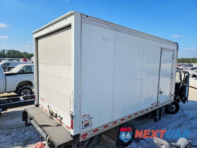Trzecie zdjęcie samochodu z tyłu: 2021 ISUZU NPR HD BOX TRUCK VIN:JALC4W164M7006077 - miniatura