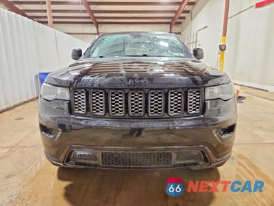 Piąte zdjęcie samochodu w środku: 2019 JEEP GRAND CHEROKEE LAREDO VIN:1C4RJFAG3KC619549 - miniatura