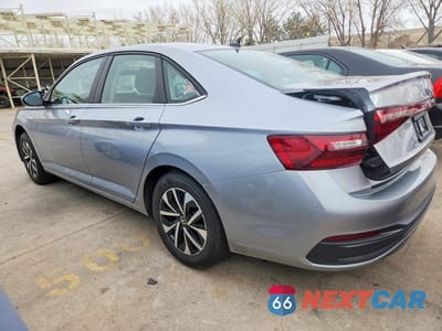 Drugie zdjęcie samochodu z przodu: 2025 VOLKSWAGEN JETTA S VIN:3VW5X7BU4SM000803 - miniatura