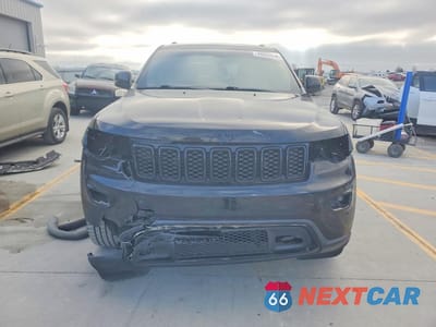 Piąte zdjęcie samochodu w środku: 2018 JEEP GRAND CHEROKEE LAREDO VIN:1C4RJFAGXJC466912 - miniatura