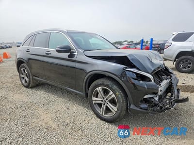 Czwarte zdjęcie samochodu z boku: 2019 MERCEDES-BENZ GLC 300 4MATIC VIN:WDC0G4KB5KF662314 - miniatura