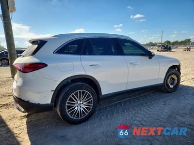 Trzecie zdjęcie samochodu z tyłu: 2026 MERCEDES-BENZ GLC 300 VIN:W1NKM4GB5TF495270 - miniatura