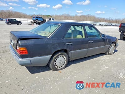 Trzecie zdjęcie samochodu z tyłu: 1993 MERCEDES-BENZ 300 E 2.8 VIN:WDBEA28E9PC009981 - miniatura