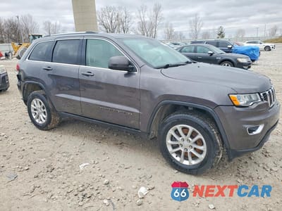 Czwarte zdjęcie samochodu z boku: 2021 JEEP GRAND CHEROKEE LAREDO VIN:1C4RJFAG4MC845103 - miniatura