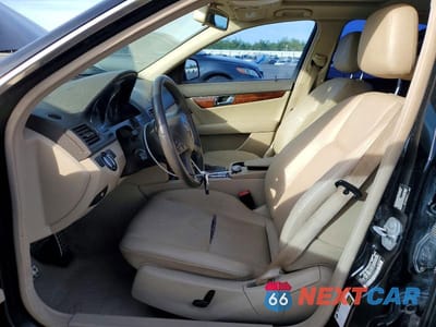 Zdjęcie 7 z 12 samochodu: 2009 MERCEDES-BENZ C 300 VIN:WDDGF54X69R057710 - miniatura