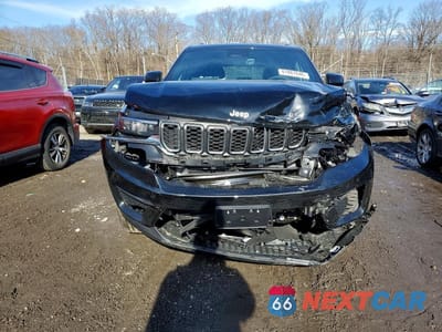 Piąte zdjęcie samochodu w środku: 2025 JEEP GRAND CHEROKEE LAREDO VIN:1C4RJHAG2SC364999 - miniatura