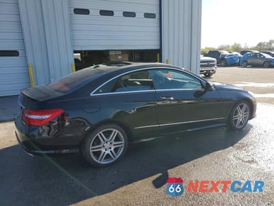 Trzecie zdjęcie samochodu z tyłu: 2010 MERCEDES-BENZ E 550 VIN:WDDKJ7CB0AF053961 - miniatura