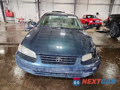 Piąte zdjęcie samochodu w środku: 1998 TOYOTA CAMRY LE VIN:4T1BG22K5WU857202 - miniatura