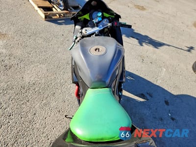 Zdjęcie 6 z 8 samochodu: 2006 KAWASAKI ZX1000 D6F VIN:JKAZXCD186A015642 - miniatura