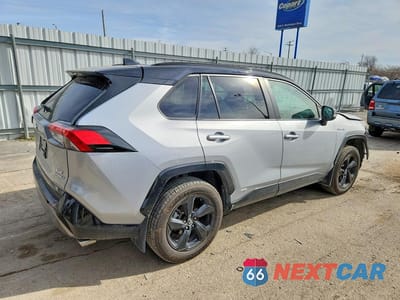 Trzecie zdjęcie samochodu z tyłu: 2020 TOYOTA RAV4 HYBRID XSE VIN:2T3E6RFV9LW001501 - miniatura