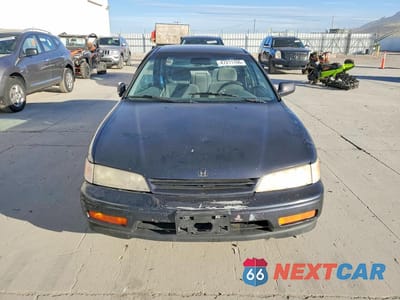 Piąte zdjęcie samochodu w środku: 1994 HONDA ACCORD LX VIN:JHMCD5635RC102131 - miniatura