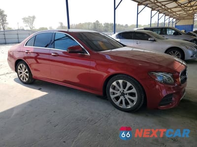 Czwarte zdjęcie samochodu z boku: 2017 MERCEDES-BENZ E 300 4MATIC VIN:WDDZF4KB7HA033827 - miniatura