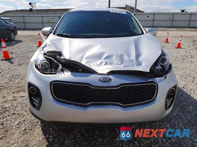 Piąte zdjęcie samochodu w środku: 2019 KIA SPORTAGE LX VIN:KNDPMCAC1K7610559 - miniatura