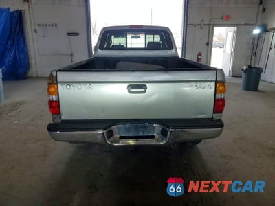 Zdjęcie 6 z 12 samochodu: 2004 TOYOTA TACOMA V6 VIN:5TEWN72N74Z374155 - miniatura