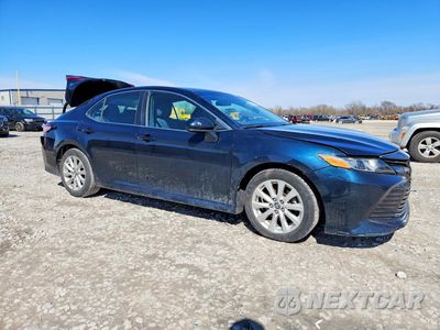 Czwarte zdjęcie samochodu z boku: 2018 TOYOTA CAMRY LE VIN:4T1B11HK7JU589295 - miniatura