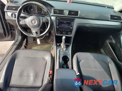 Zdjęcie 8 z 12 samochodu: 2015 VOLKSWAGEN PASSAT S VIN:1VWAS7A3XFC091413 - miniatura