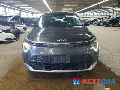 Piąte zdjęcie samochodu w środku: 2023 KIA NIRO EV WIND VIN:KNDCR3L11P5072458 - miniatura