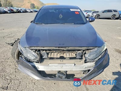Piąte zdjęcie samochodu w środku: 2018 HONDA ACCORD LX VIN:1HGCV1F11JA127924 - miniatura