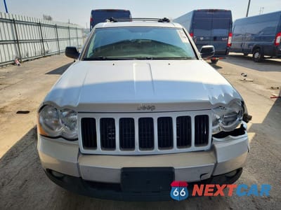 Piąte zdjęcie samochodu w środku: 2010 JEEP GRAND CHEROKEE LAREDO VIN:1J4PR4GK4AC103791 - miniatura