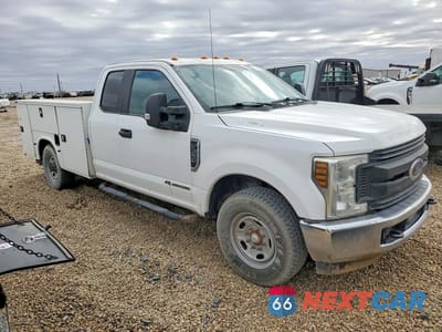 Czwarte zdjęcie samochodu z boku: 2019 FORD F350 SUPER DUTY UTILITY / SERVICE TRUCK VIN:1FD7X3ET8KEF23234 - miniatura