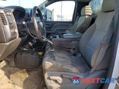 Zdjęcie 7 z 12 samochodu: 2015 CHEVROLET SILVERADO 3500HD DUMP TRUCK VIN:1GB3KYCG4FZ520709 - miniatura