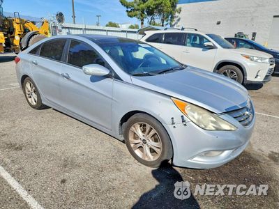 Czwarte zdjęcie samochodu z boku: 2013 HYUNDAI SONATA SE VIN:5NPEC4AC0DH662067 - miniatura
