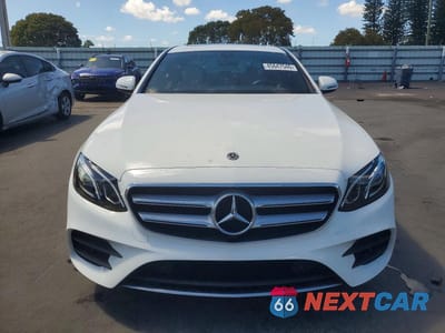 Piąte zdjęcie samochodu w środku: 2019 MERCEDES-BENZ E 300 VIN:WDDZF4JB1KA682838 - miniatura