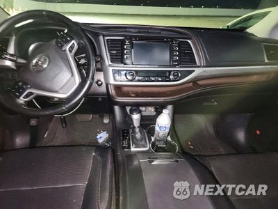 Zdjęcie 8 z 14 samochodu: 2018 TOYOTA HIGHLANDER LIMITED VIN:5TDYZRFH8JS279660 - miniatura