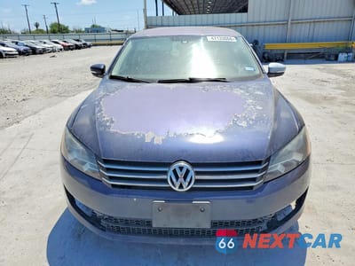 Piąte zdjęcie samochodu w środku: 2015 VOLKSWAGEN PASSAT S VIN:1VWAT7A33FC041529 - miniatura