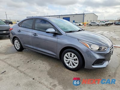 Czwarte zdjęcie samochodu z boku: 2020 HYUNDAI ACCENT SE VIN:3KPC24A67LE121542 - miniatura