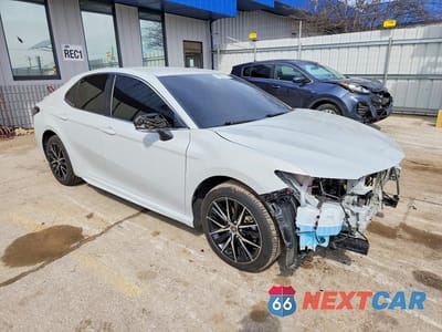 Czwarte zdjęcie samochodu z boku: 2024 TOYOTA CAMRY SE VIN:4T1G11AK3RU230974 - miniatura