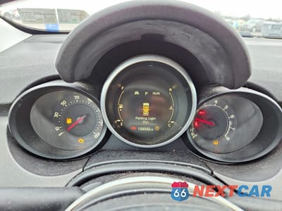 Zdjęcie 9 z 13 samochodu: 2016 FIAT 500X VIN:ZFBCFYCT3GP370668 - miniatura