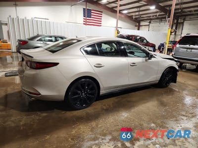 Trzecie zdjęcie samochodu z tyłu: 2023 MAZDA 3 PREMIUM PLUS VIN:3MZBPBEY4PM350069 - miniatura