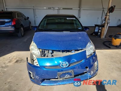 Piąte zdjęcie samochodu w środku: 2011 TOYOTA PRIUS THREE VIN:JTDKN3DU7B1420098 - miniatura