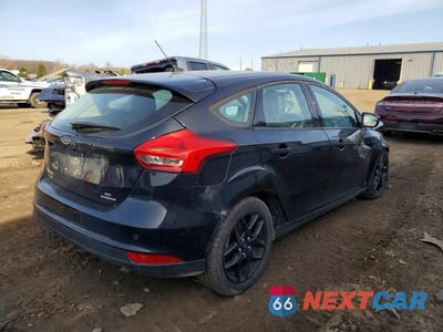 Trzecie zdjęcie samochodu z tyłu: 2016 FORD FOCUS SE VIN:1FADP3K27GL359597 - miniatura