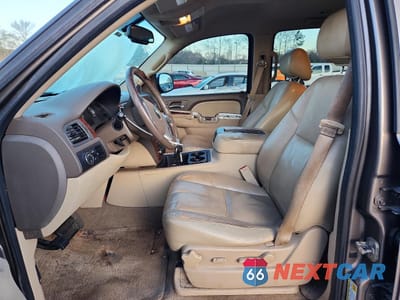 Zdjęcie 7 z 13 samochodu: 2013 CHEV SUBURBAN VIN:1GNSCJE06DR155840 - miniatura