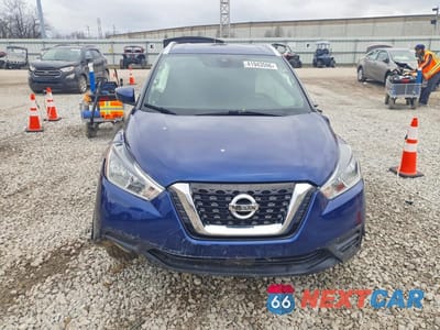 Piąte zdjęcie samochodu w środku: 2020 NISSAN KICKS SV VIN:3N1CP5CV3LL578584 - miniatura