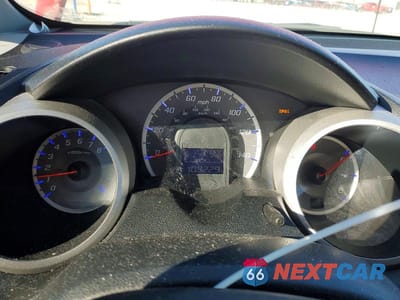 Zdjęcie 9 z 11 samochodu: 2011 HONDA FIT SPORT VIN:JHMGE8H63BC000078 - miniatura