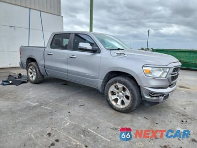 Czwarte zdjęcie samochodu z boku: 2023 RAM 1500 BIG HORN VIN:1C6SRFFT5PN704119 - miniatura